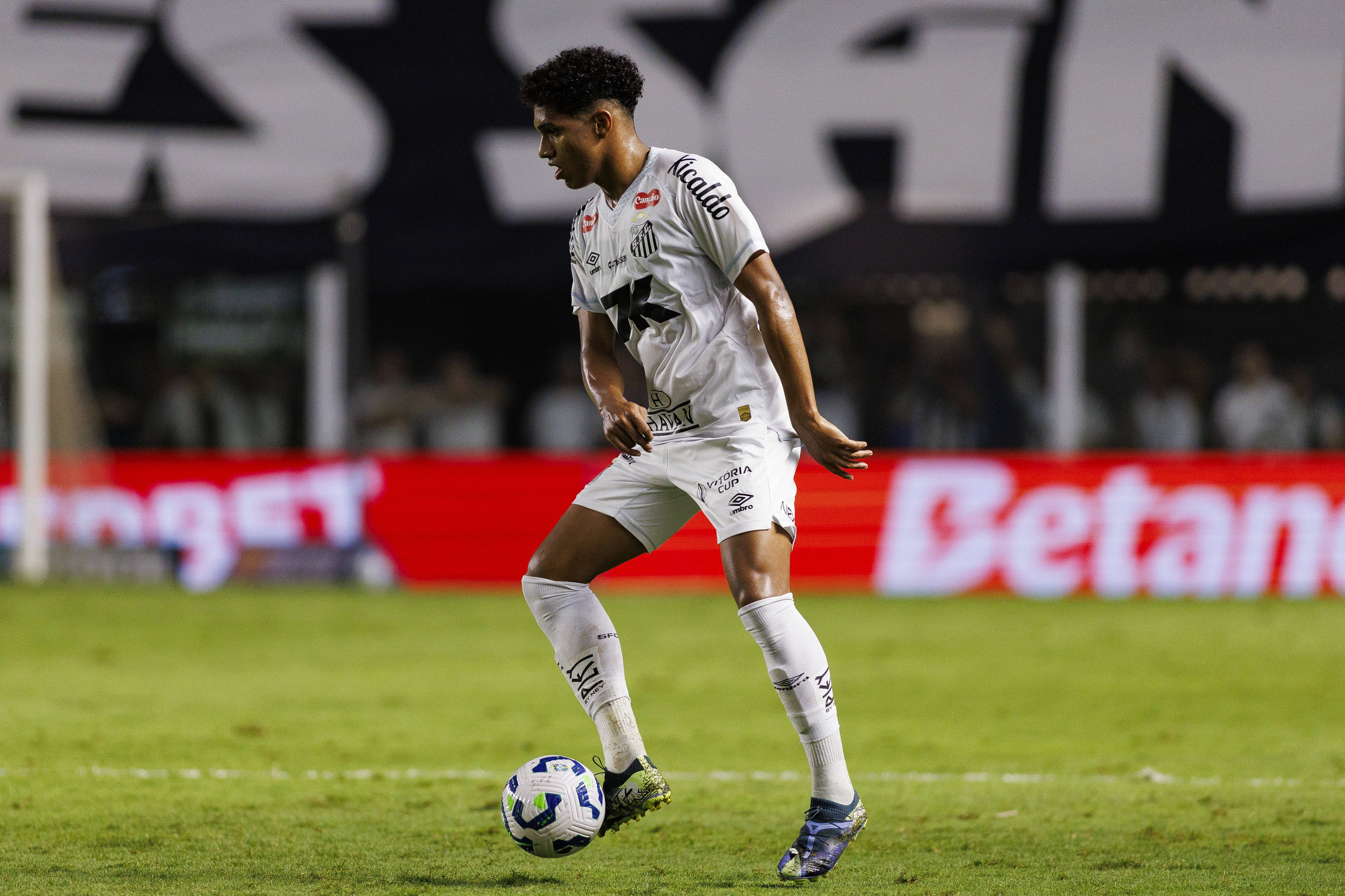 百度体育高清直播-记者：桑托斯19岁左后卫索萨已同热刺达成全面协议，转会即将敲定