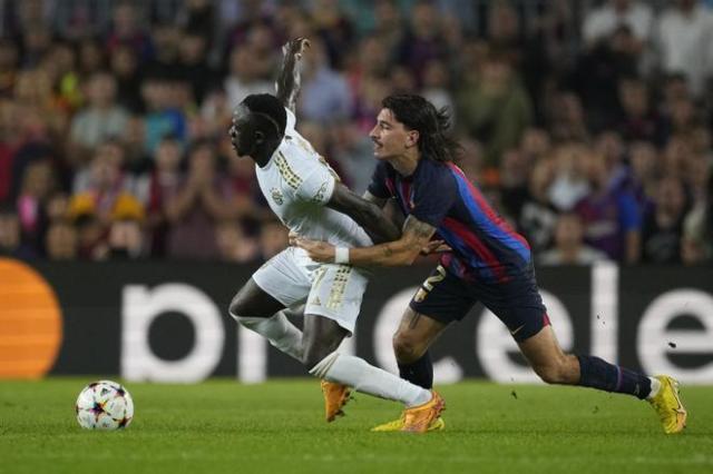 百度体育全球赛事-欧冠出局总结，巴萨还处于电灯发明前的千次实验中